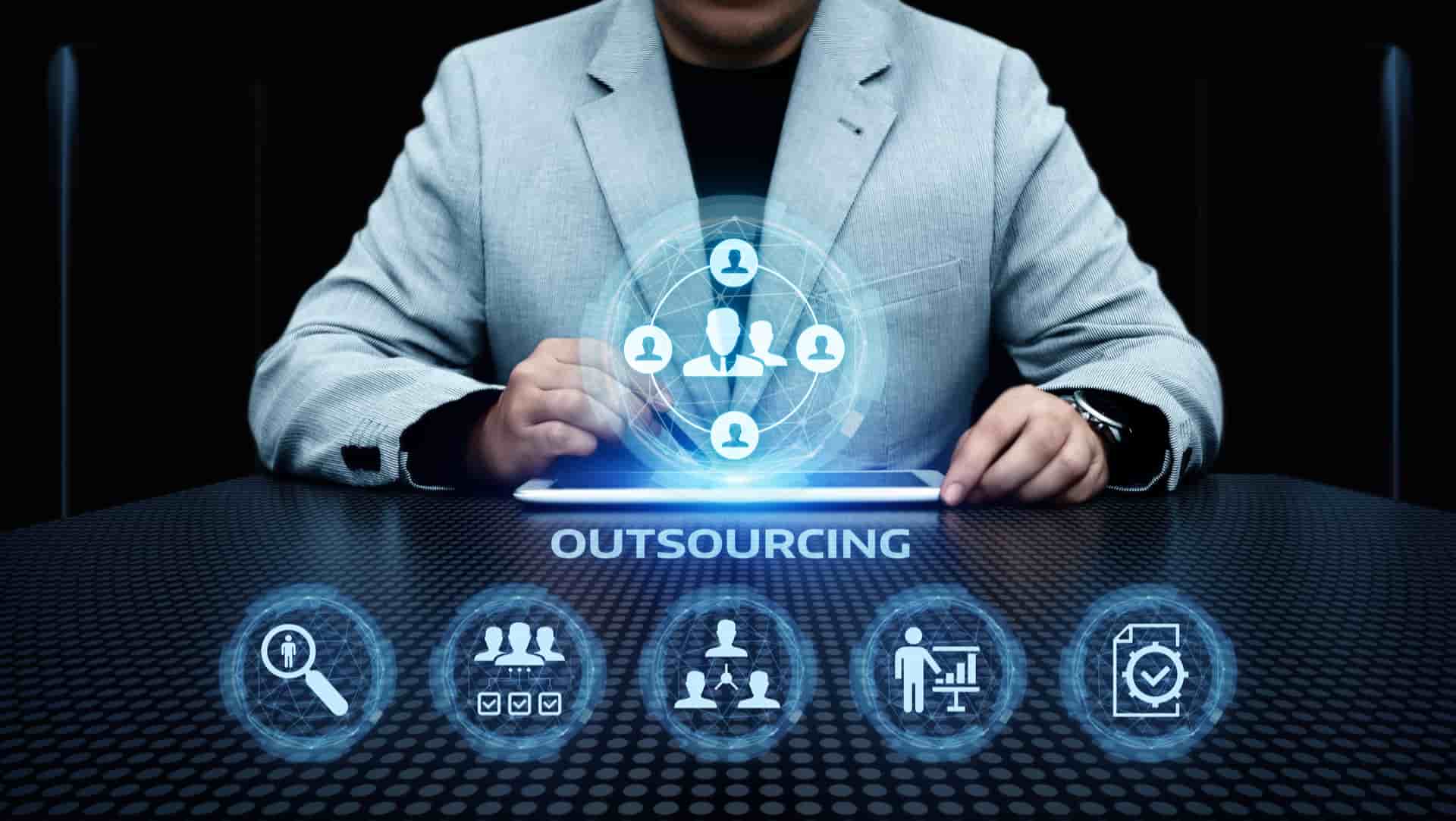 Outsourcing IT Pro and Cons